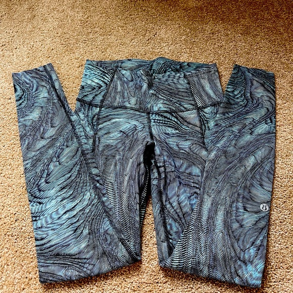 Lululemon Fast Free HR Tight 25" Dimensional Icing Blue Multi DWMM Size 4 - Picture 2 of 3